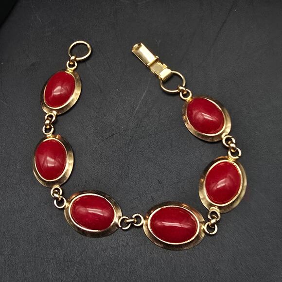 Vintage Red Jade Gold Tone Bracelet Oval Links Costume Jewelry - Picture 1 of 10